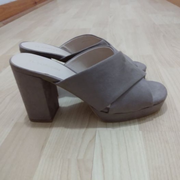Le Chateau Size 39 Heels - Worn Once - Picture 2 of 3